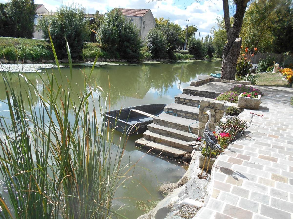 Marais Poitevin Bord Riviere Peche ,Barque, Velos, Wifi, Linge, Cheminee, Cuisine, Terrain De Boules La Taillee Kültér fotó