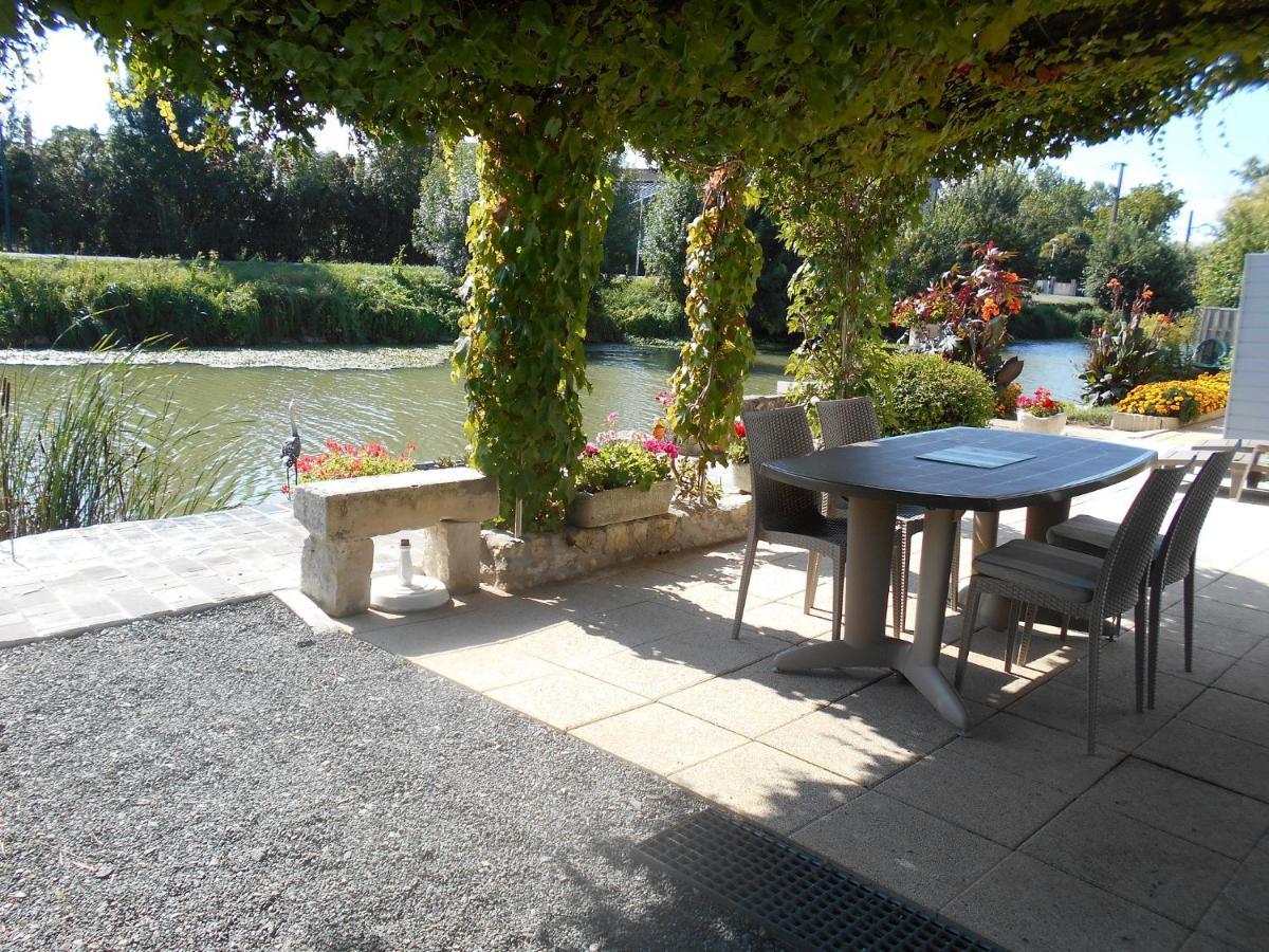 Marais Poitevin Bord Riviere Peche ,Barque, Velos, Wifi, Linge, Cheminee, Cuisine, Terrain De Boules La Taillee Kültér fotó